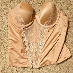 Elegant Lace Bustier in Cream